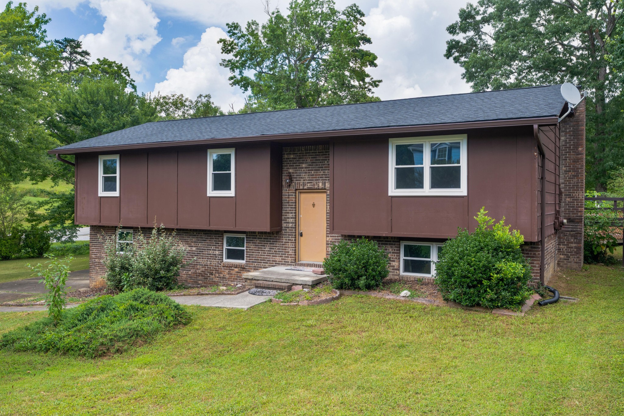 8212 Thornwood Drive