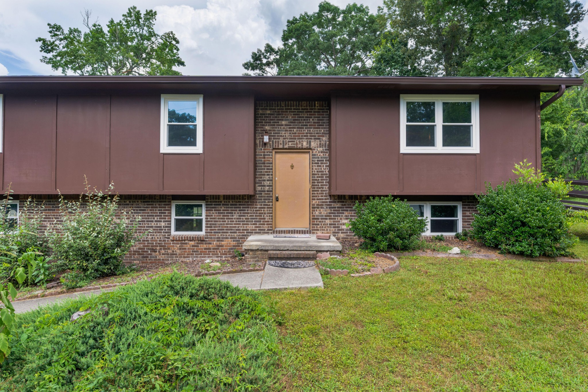 8212 Thornwood Drive