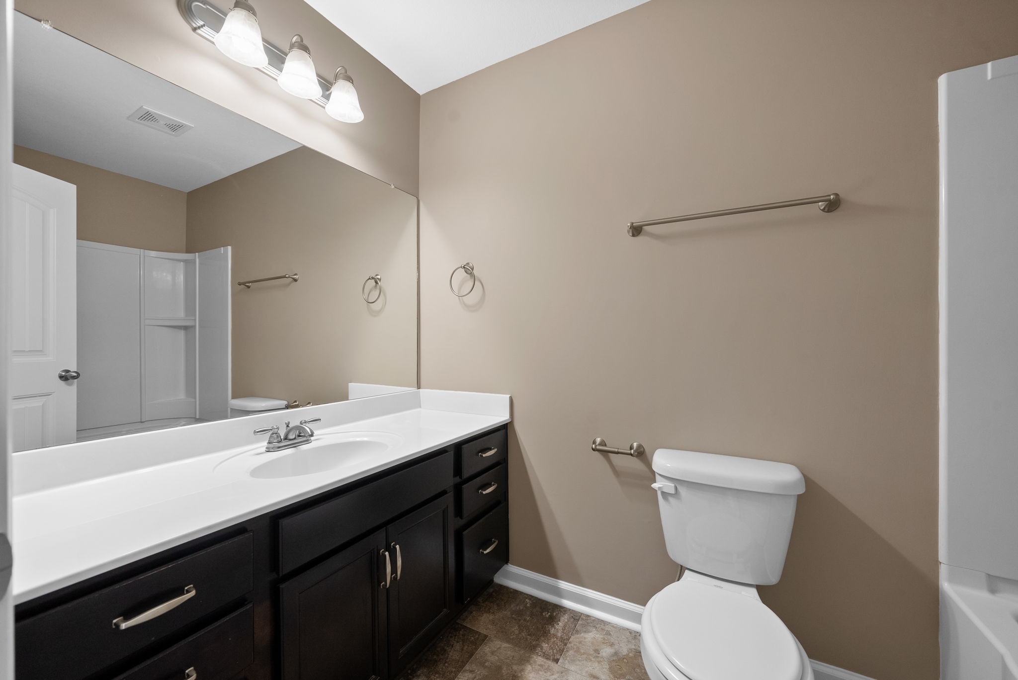 Clarksville, Tennessee 37040, United States, 2 Bedrooms Bedrooms, ,3 BathroomsBathrooms,Residential,Active,89052