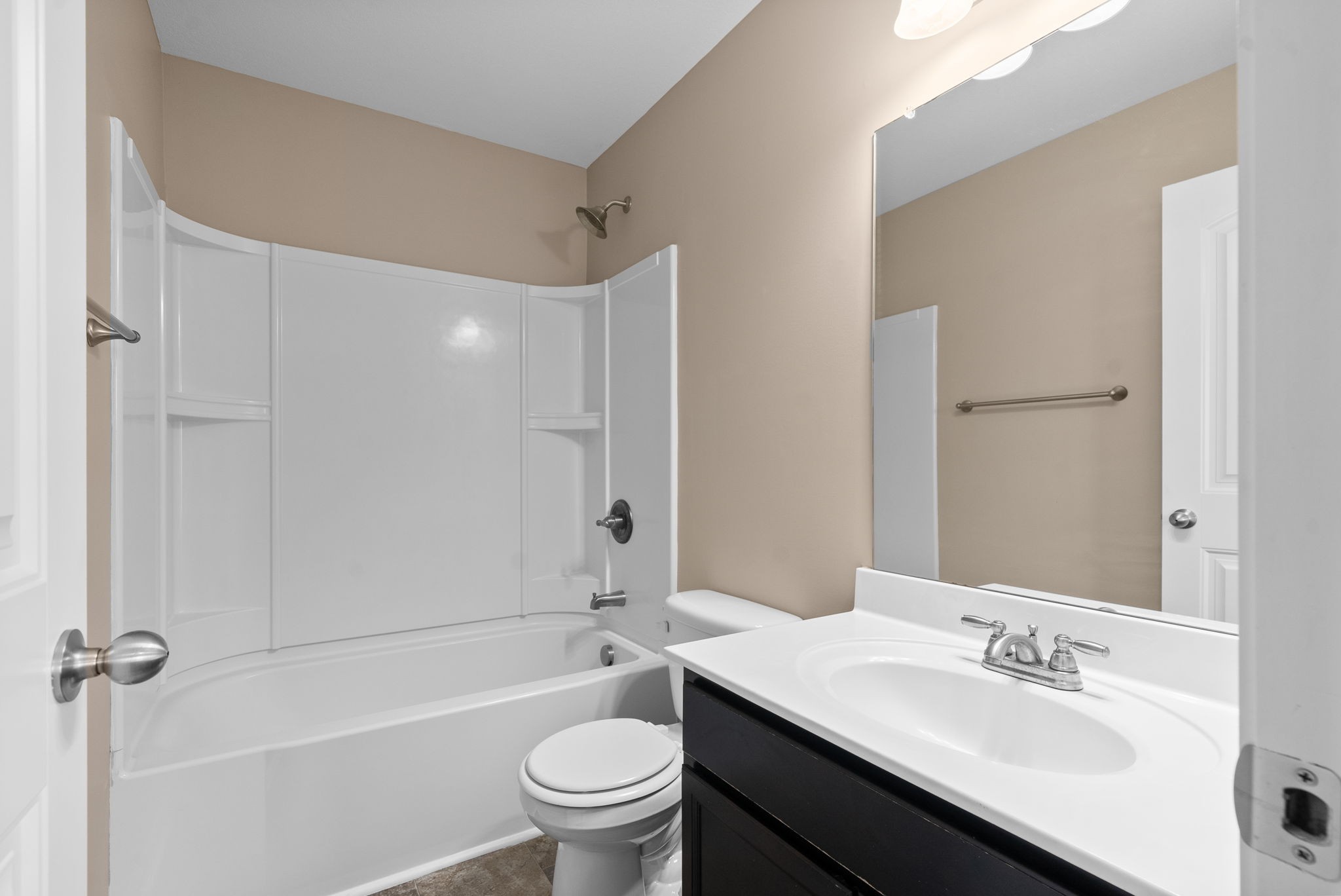 Clarksville, Tennessee 37040, United States, 2 Bedrooms Bedrooms, ,3 BathroomsBathrooms,Residential,Active,89052