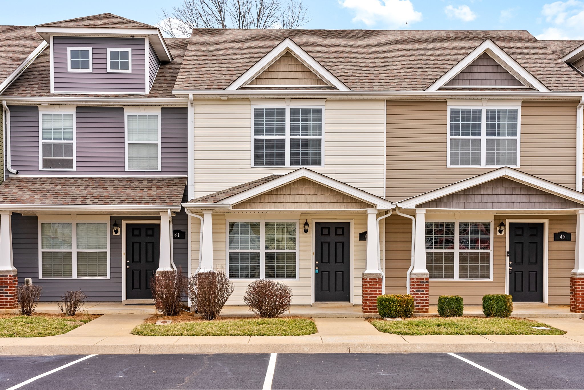 Clarksville, Tennessee 37040, United States, 2 Bedrooms Bedrooms, ,3 BathroomsBathrooms,Residential,Active,89052