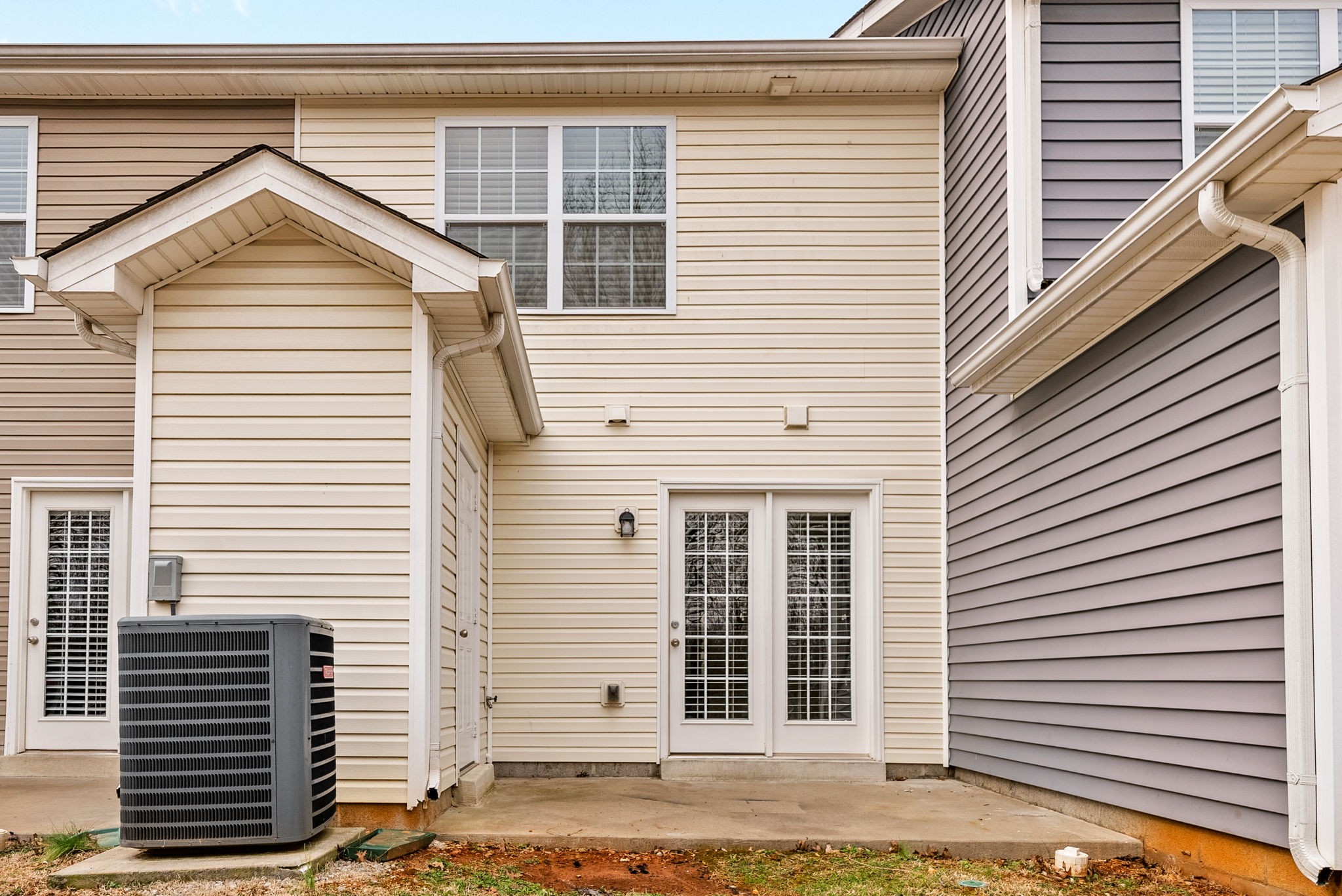 Clarksville, Tennessee 37040, United States, 2 Bedrooms Bedrooms, ,3 BathroomsBathrooms,Residential,Active,89052