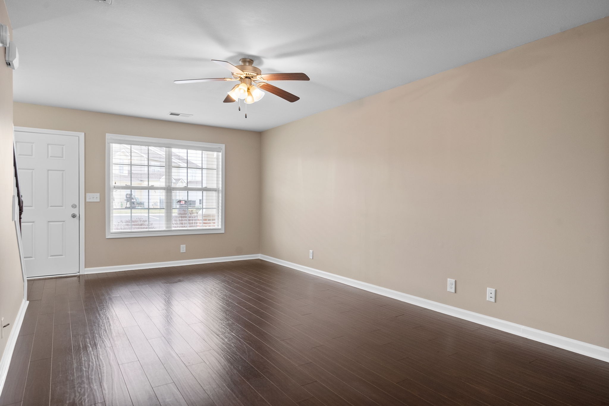 Clarksville, Tennessee 37040, United States, 2 Bedrooms Bedrooms, ,3 BathroomsBathrooms,Residential,Active,89052