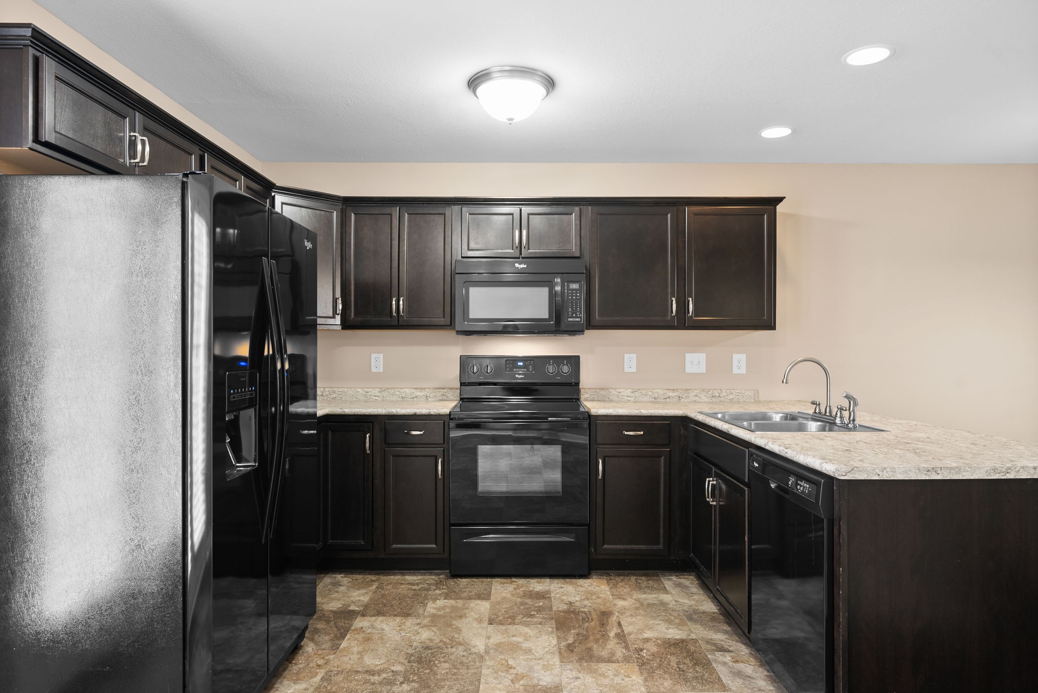 Clarksville, Tennessee 37040, United States, 2 Bedrooms Bedrooms, ,3 BathroomsBathrooms,Residential,Active,89052