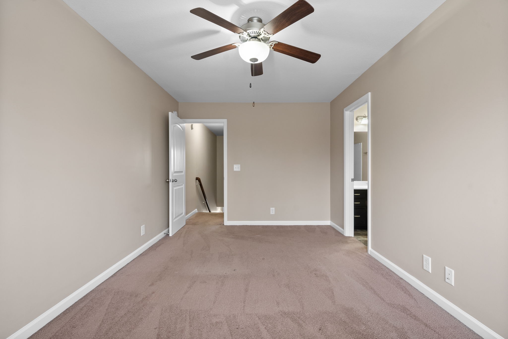 Clarksville, Tennessee 37040, United States, 2 Bedrooms Bedrooms, ,3 BathroomsBathrooms,Residential,Active,89052