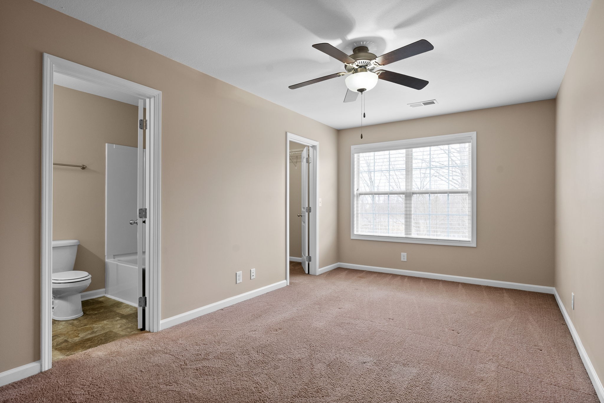 Clarksville, Tennessee 37040, United States, 2 Bedrooms Bedrooms, ,3 BathroomsBathrooms,Residential,Active,89052