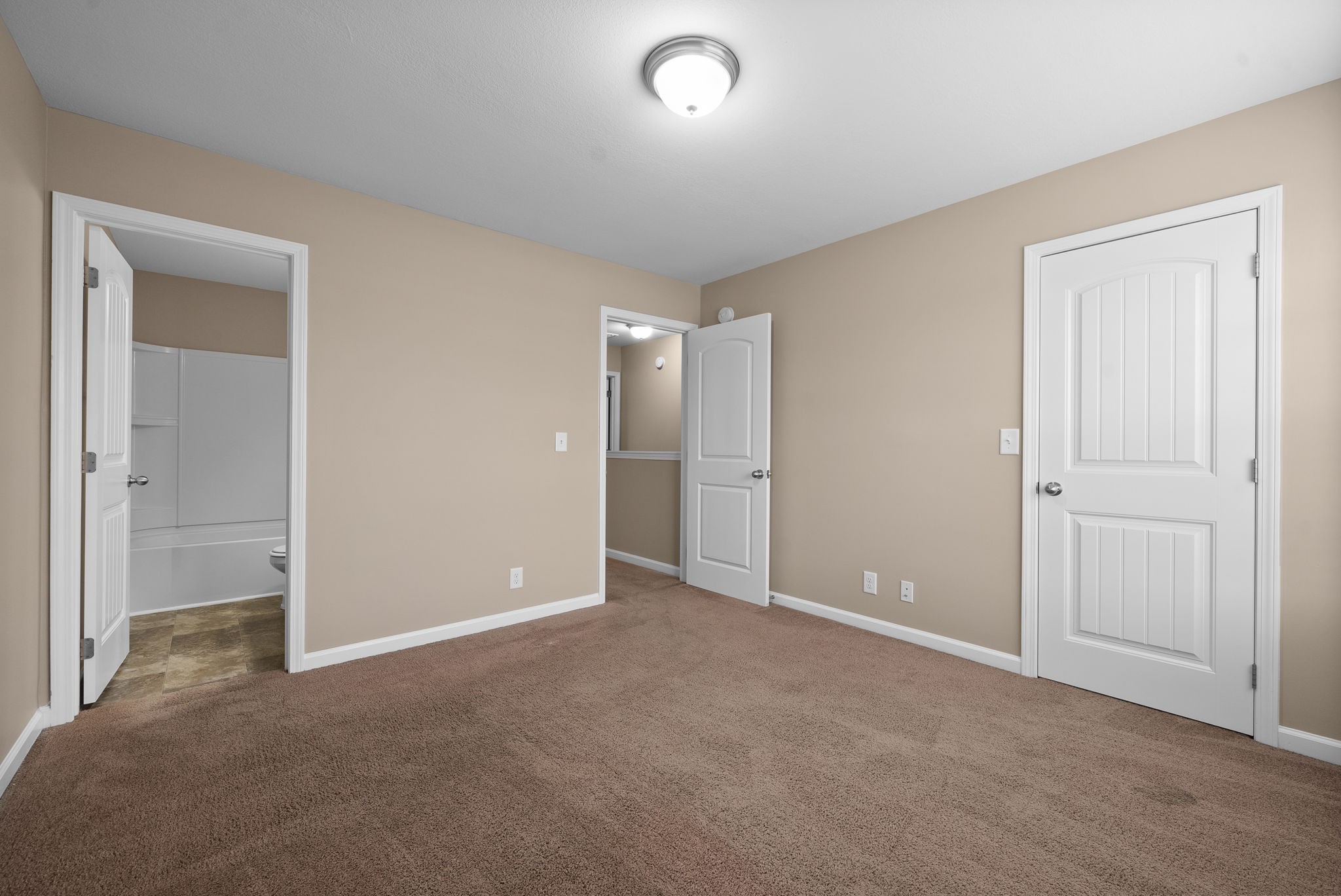 Clarksville, Tennessee 37040, United States, 2 Bedrooms Bedrooms, ,3 BathroomsBathrooms,Residential,Active,89052
