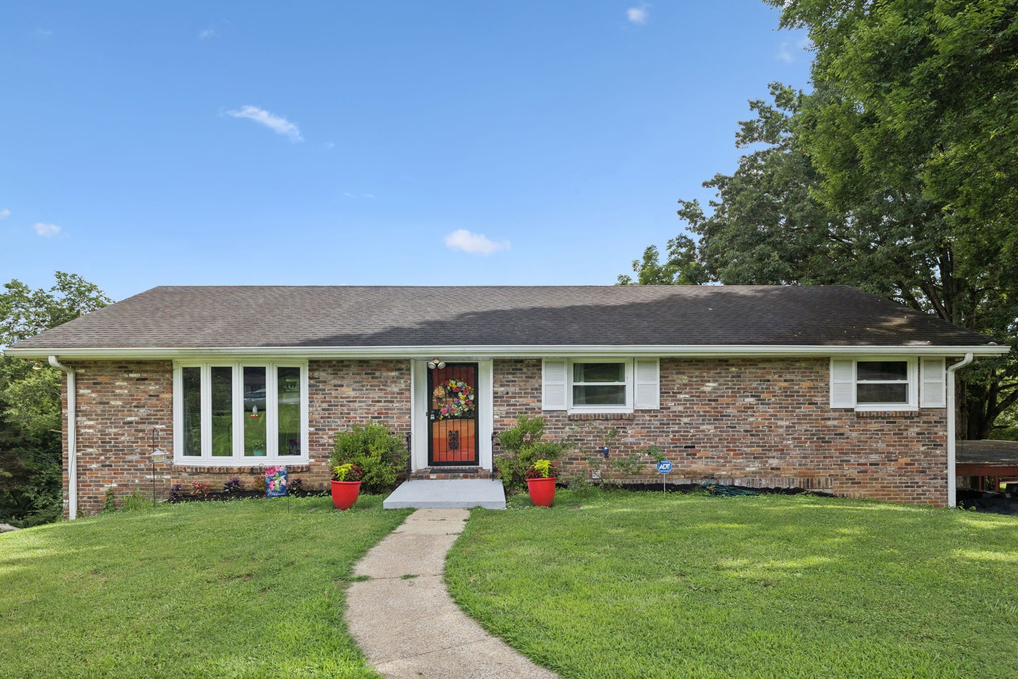 432 Hollydale Dr