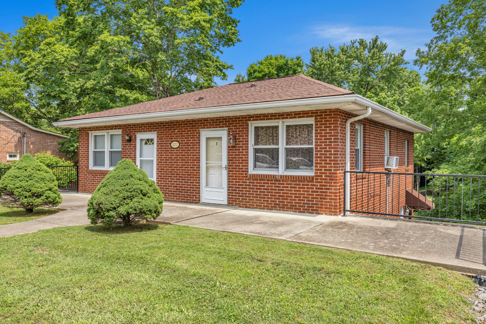 521 Hawkins Rd