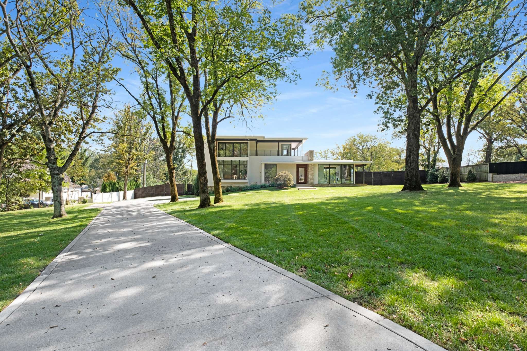 6133 Robin Hill Rd