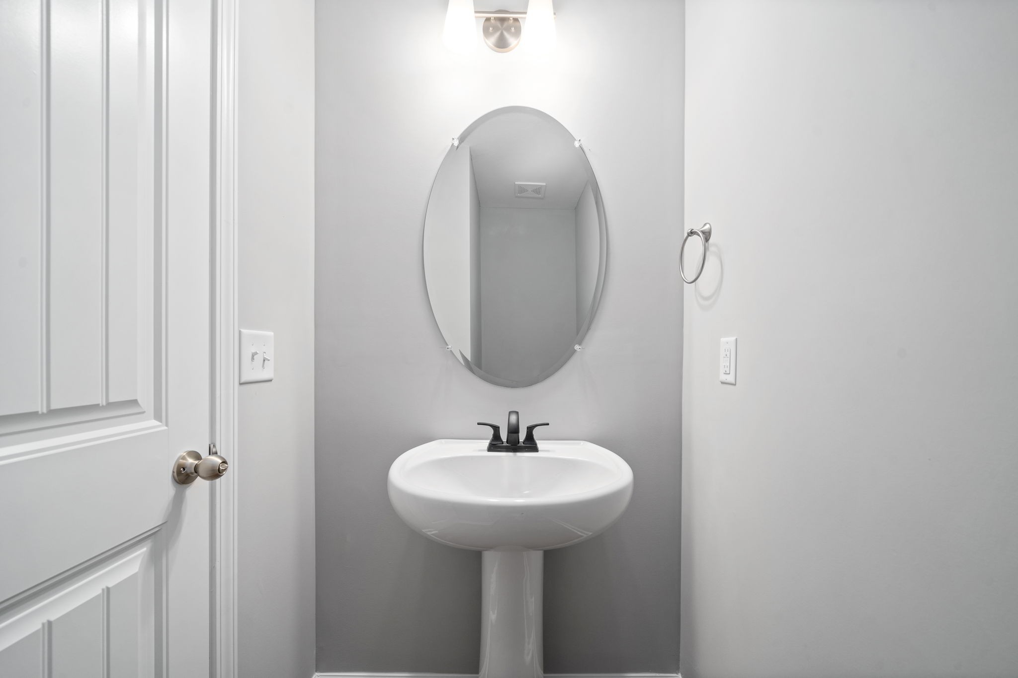 Clarksville, Tennessee 37040, United States, 2 Bedrooms Bedrooms, ,3 BathroomsBathrooms,Residential,Active,38166