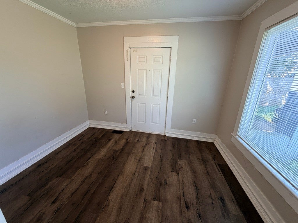 203 W Petty Ln