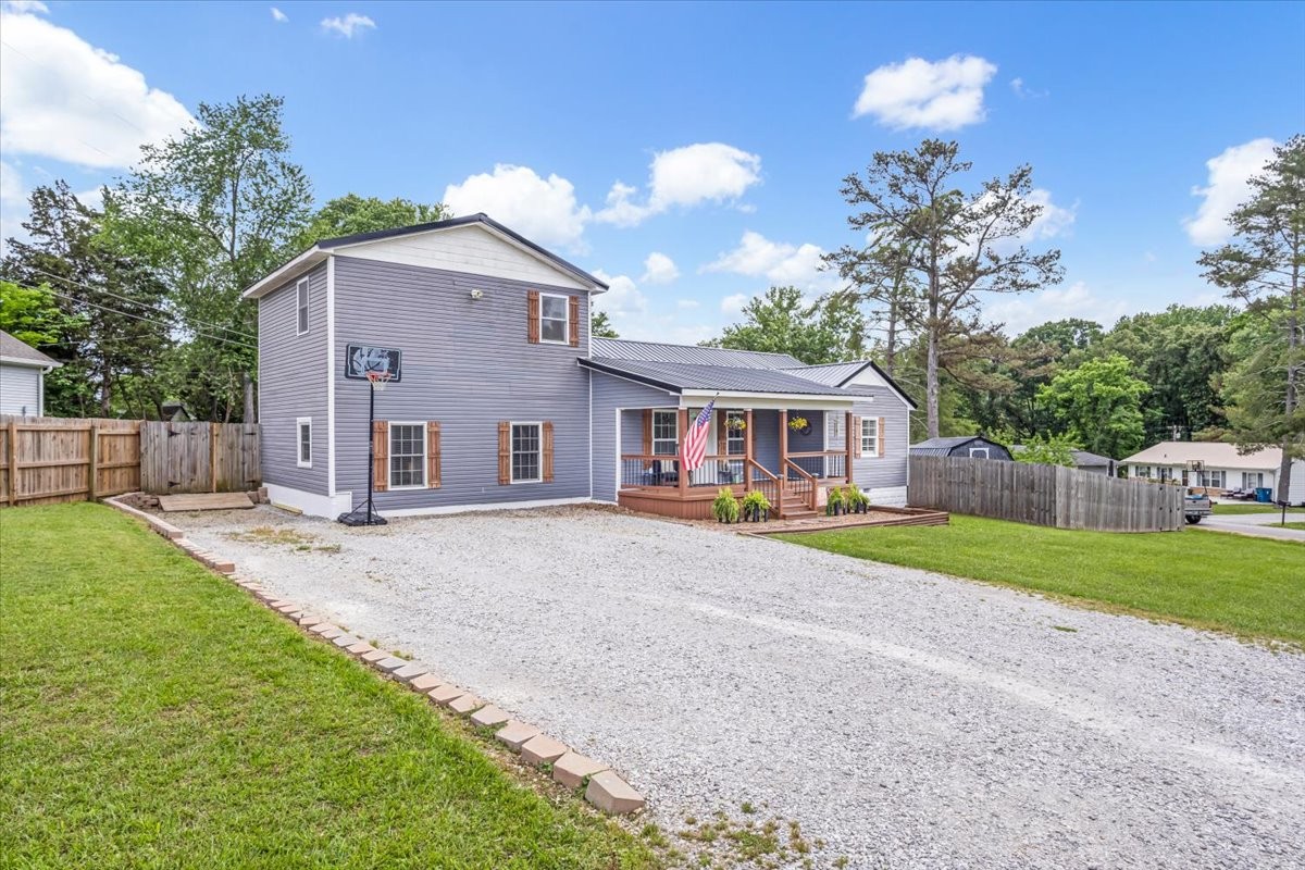 507 Riverside Dr
