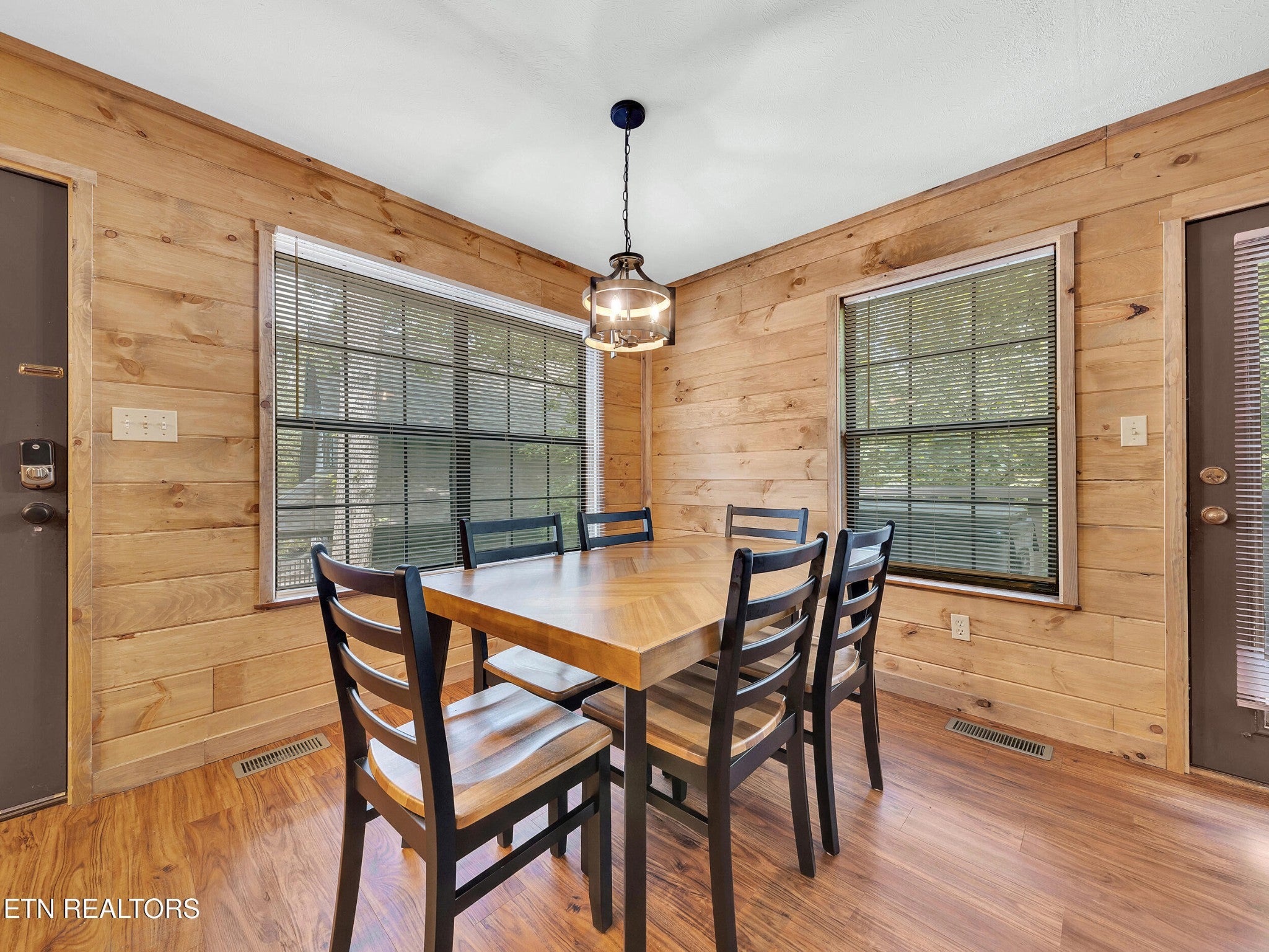 2733 Timber Way