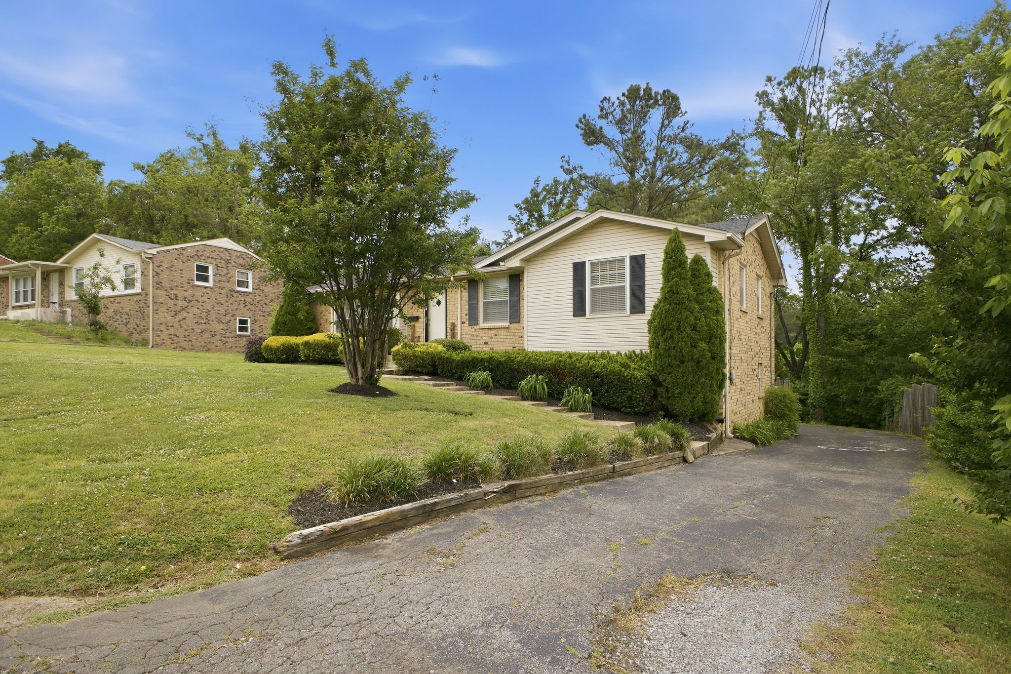 320 Ash Grove Dr