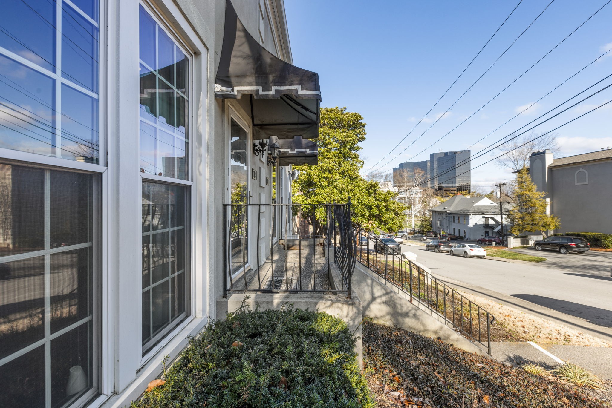 112 Saint Charles Pl