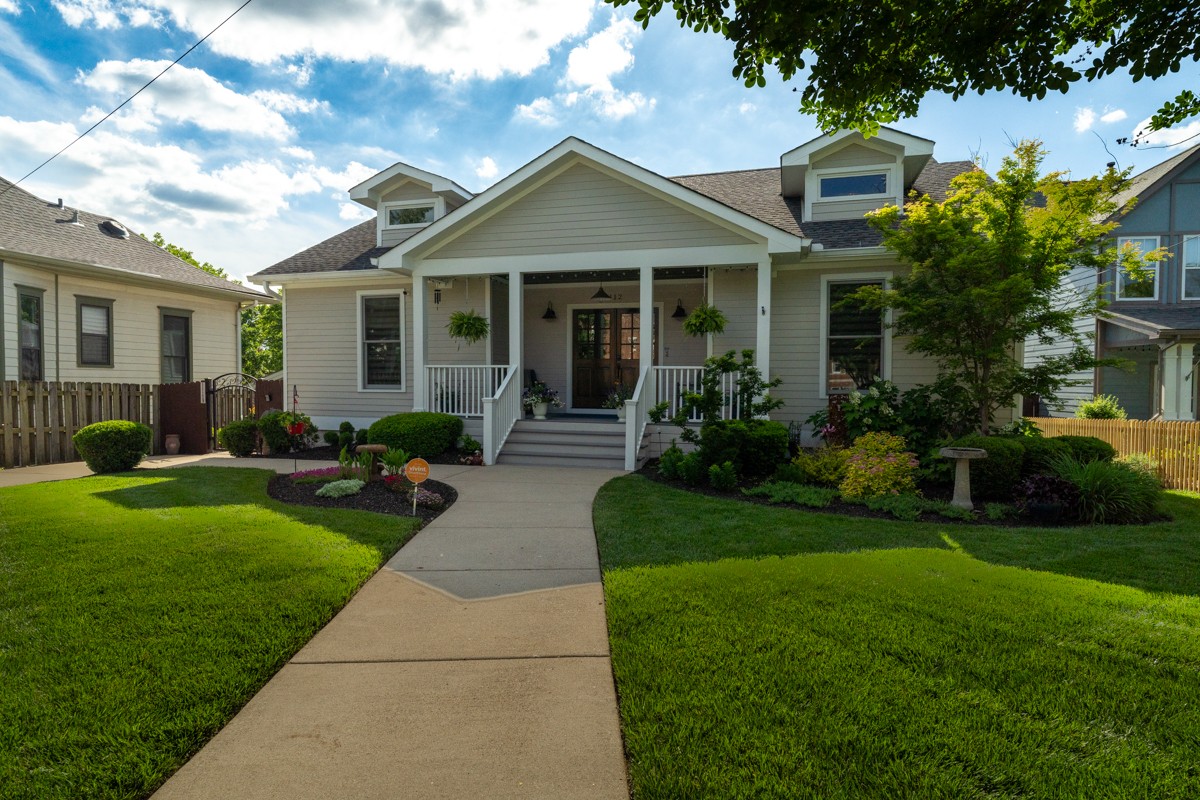 1112 Chapel Ave