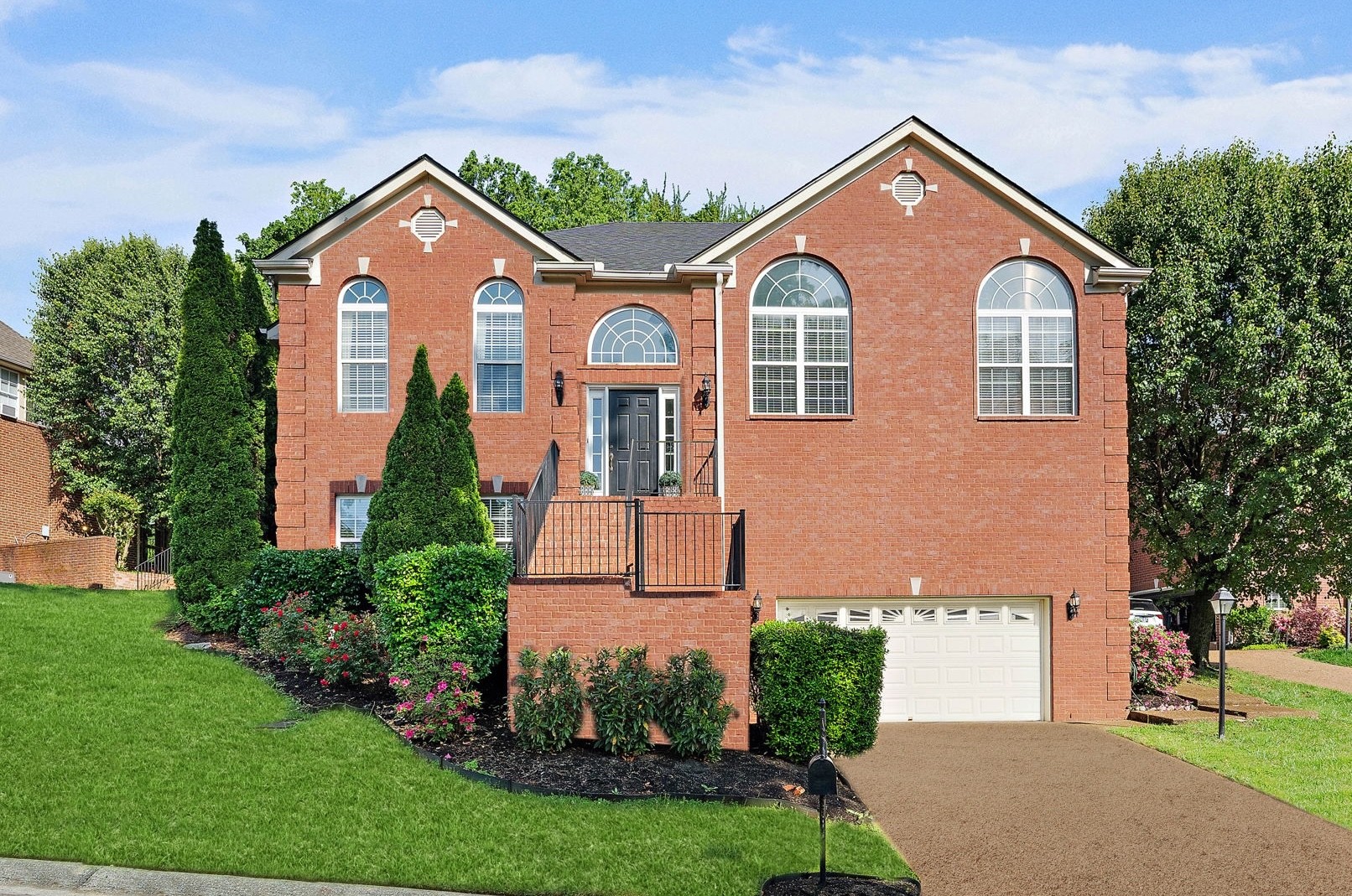 313 Red Feather Ln