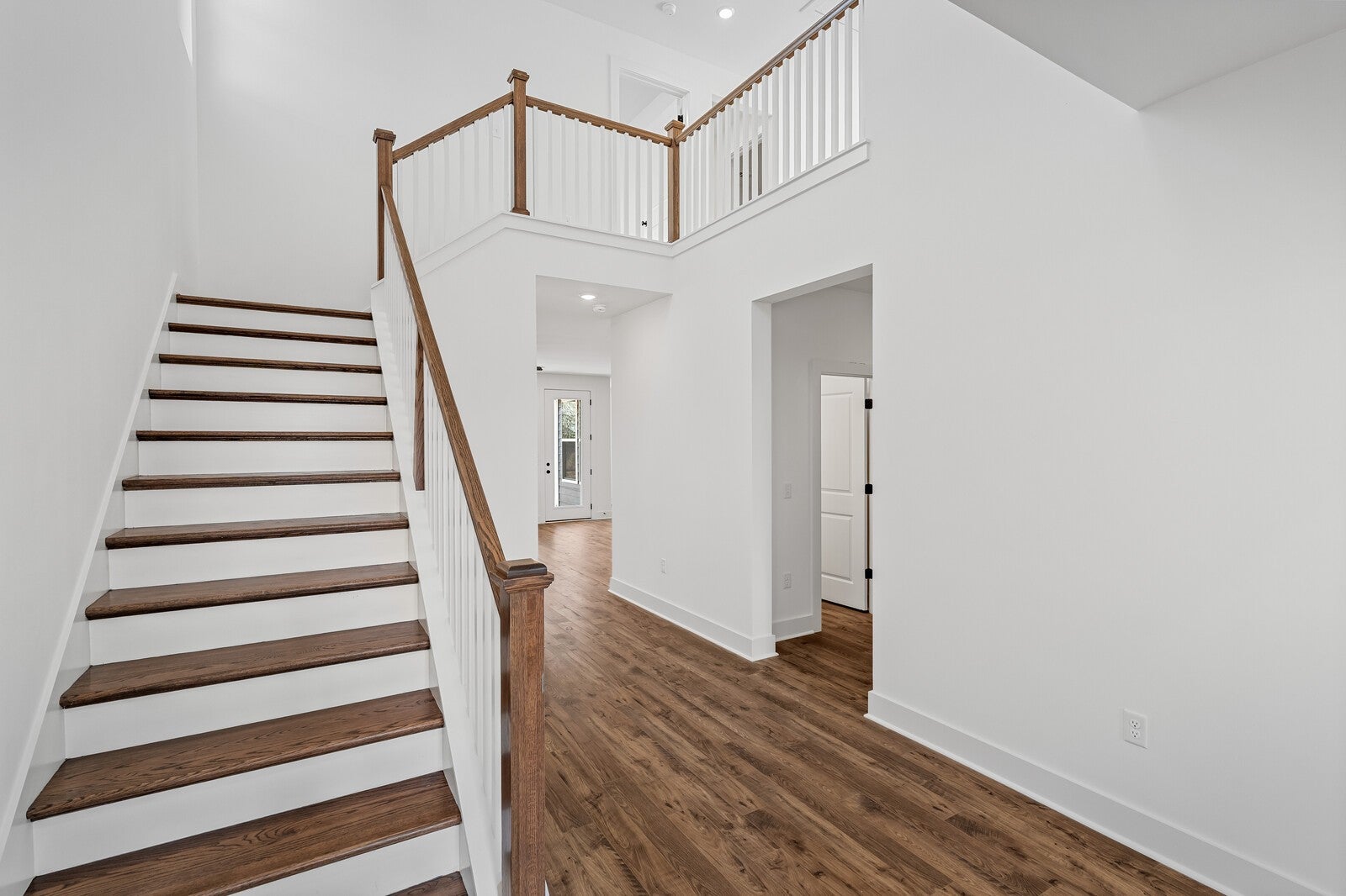 2016 Biscayne Place