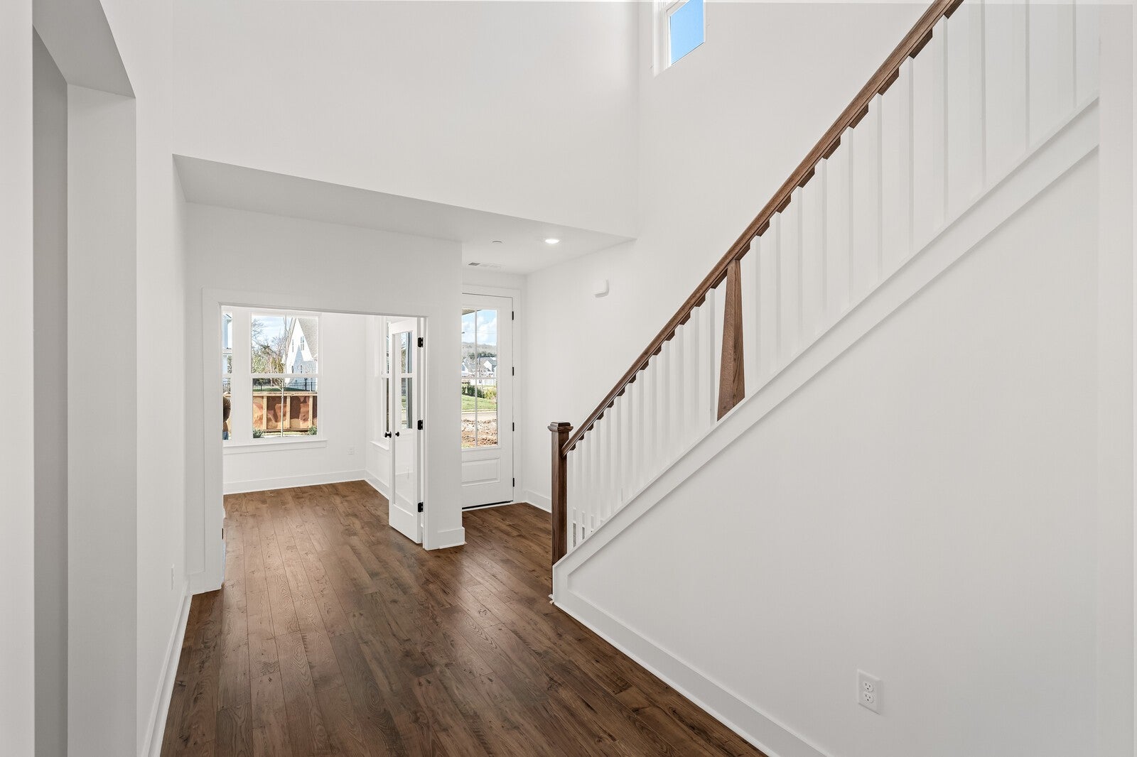 2016 Biscayne Place