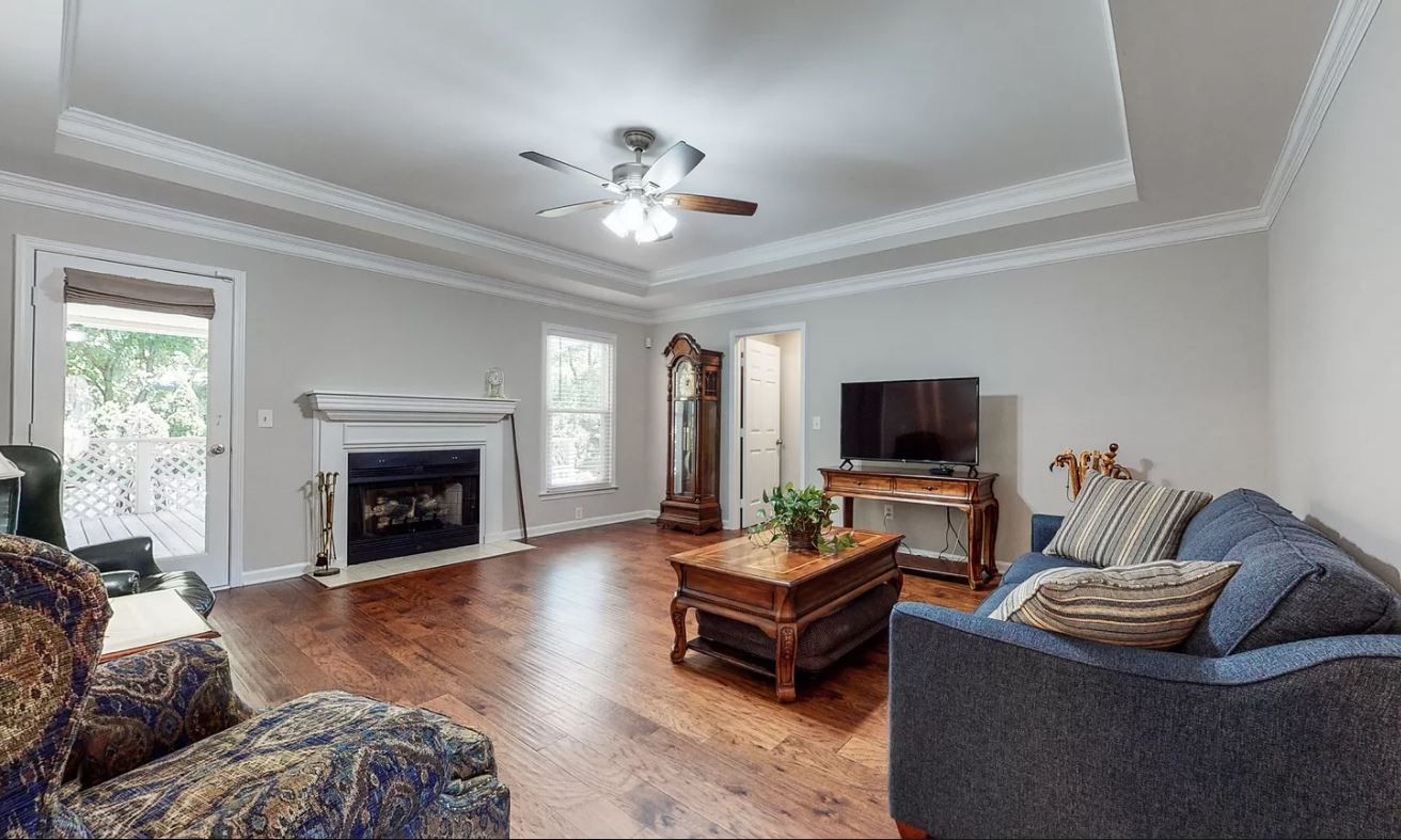 1503 Birchwood Cir