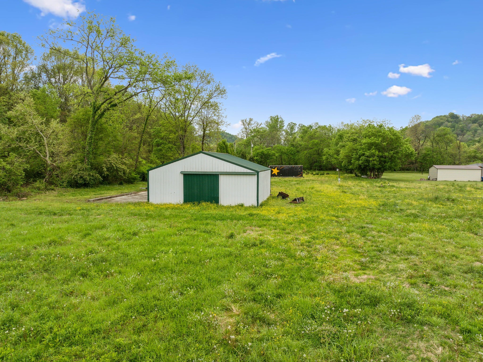 3904 Highway 31 E