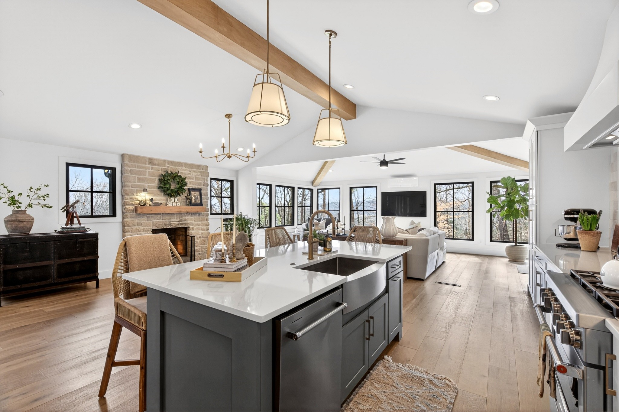 4017 Beverly Hills Dr