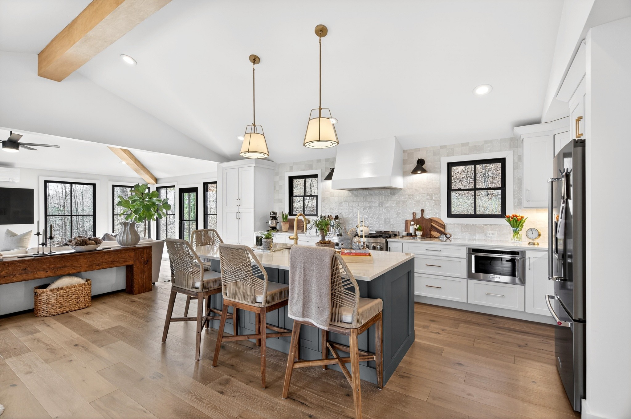 4017 Beverly Hills Dr