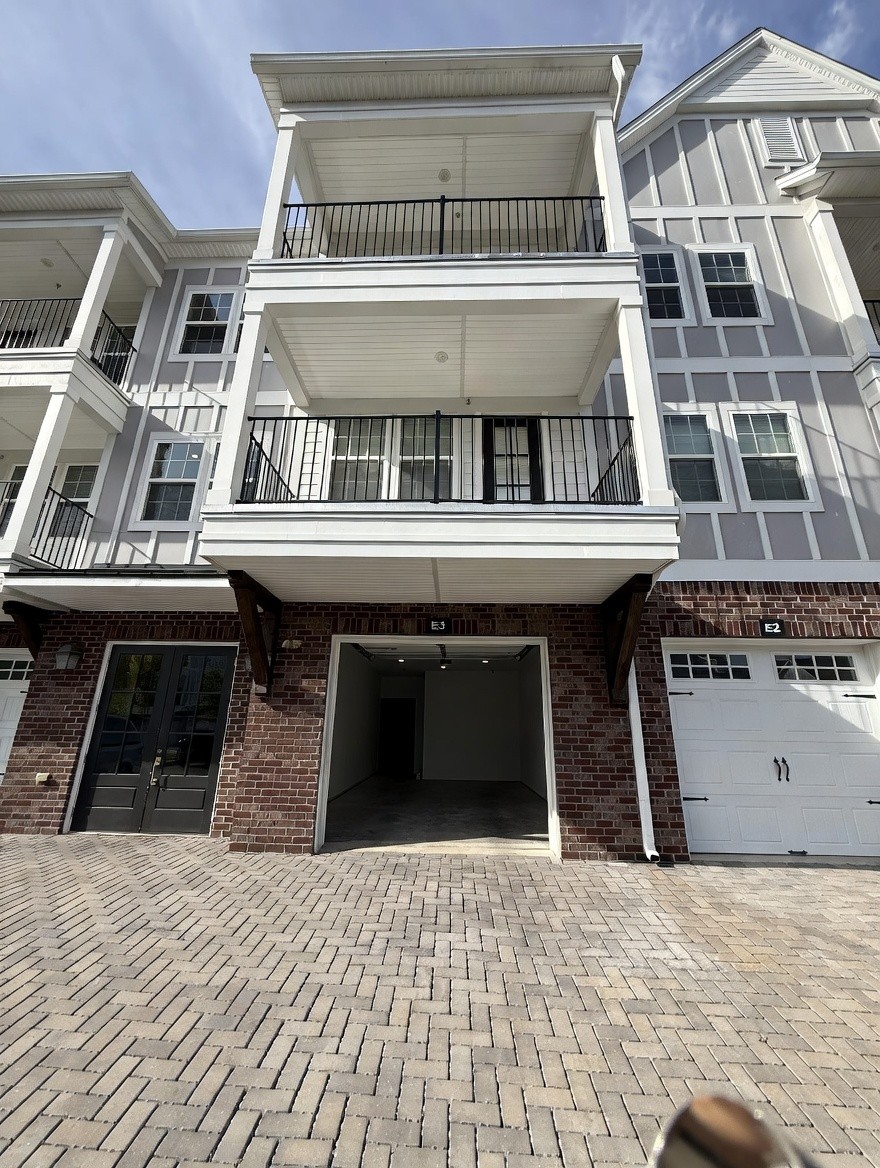 3000 Vintage Green Lane 3305