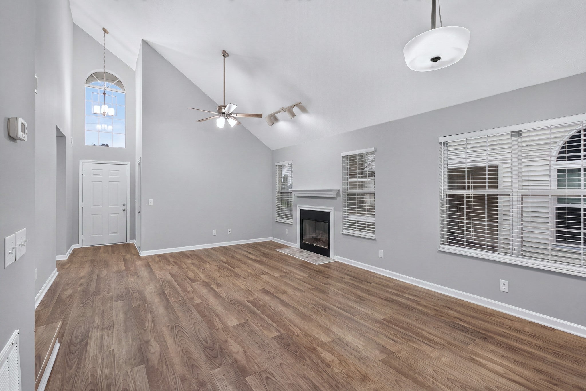806 Bexhill Ct N
