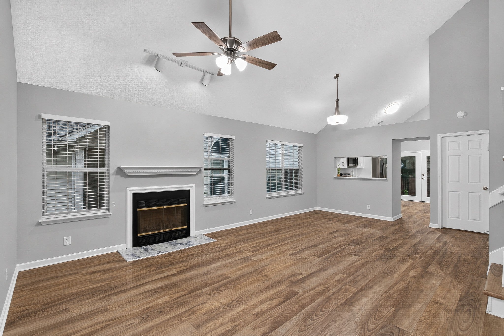 806 Bexhill Ct N