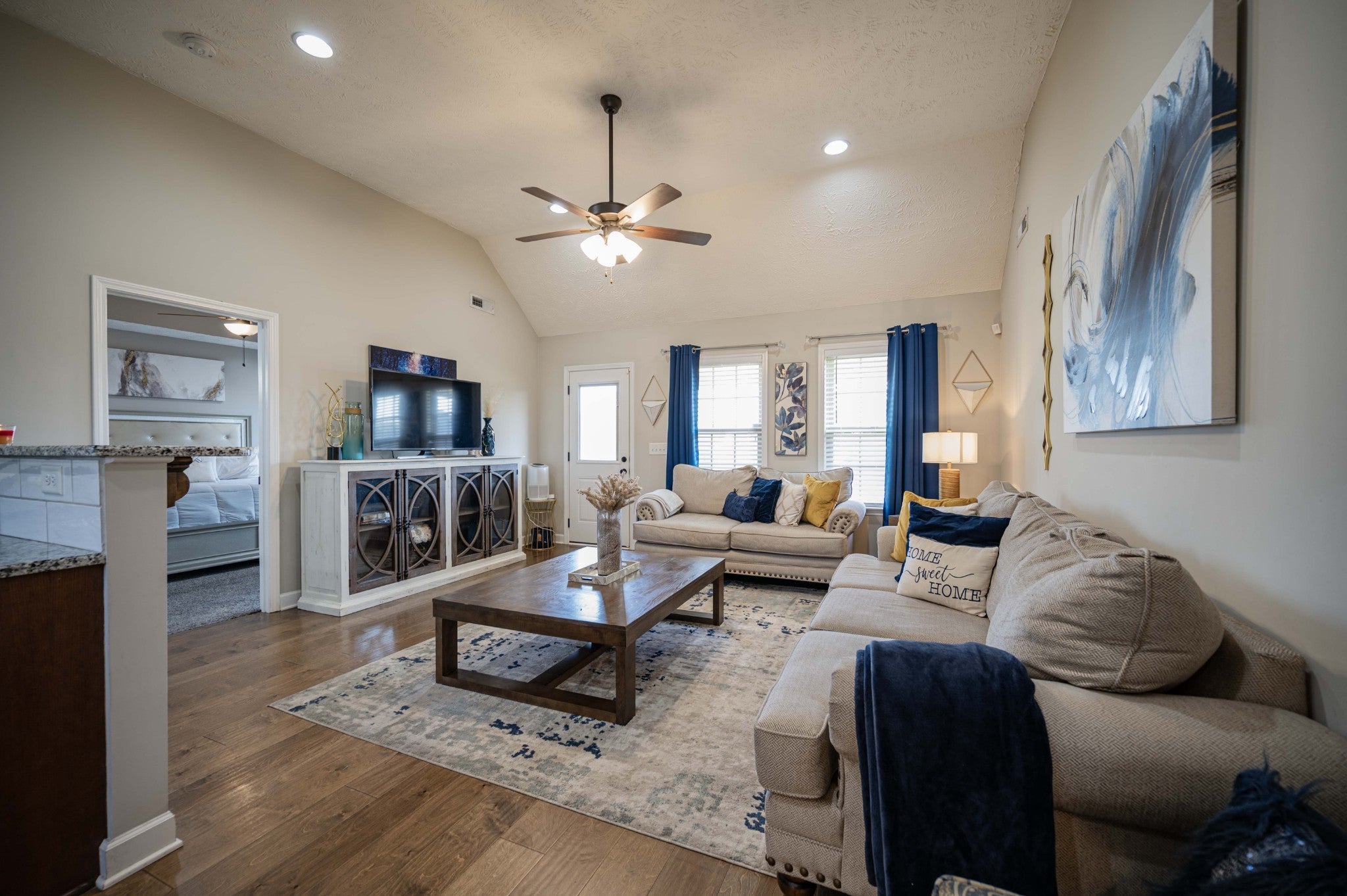 8041 Manchester Pike