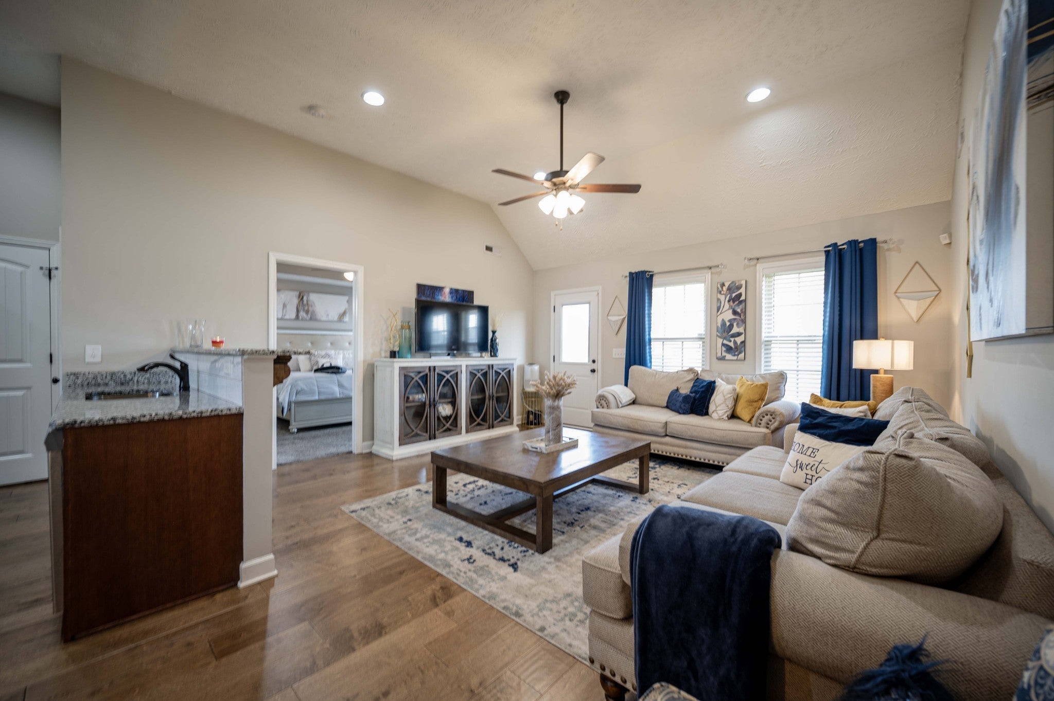 8041 Manchester Pike