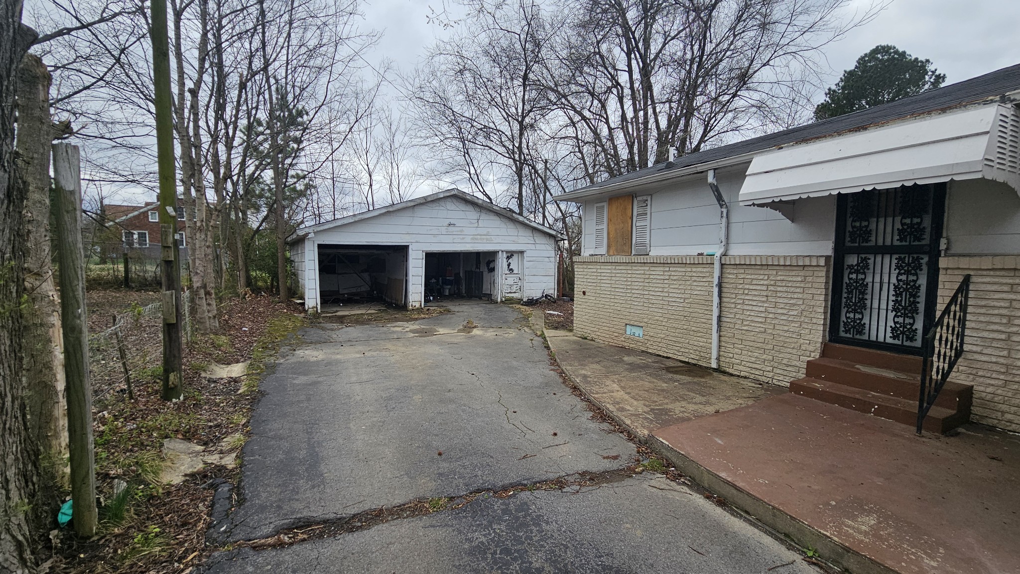 104 21st Ave W