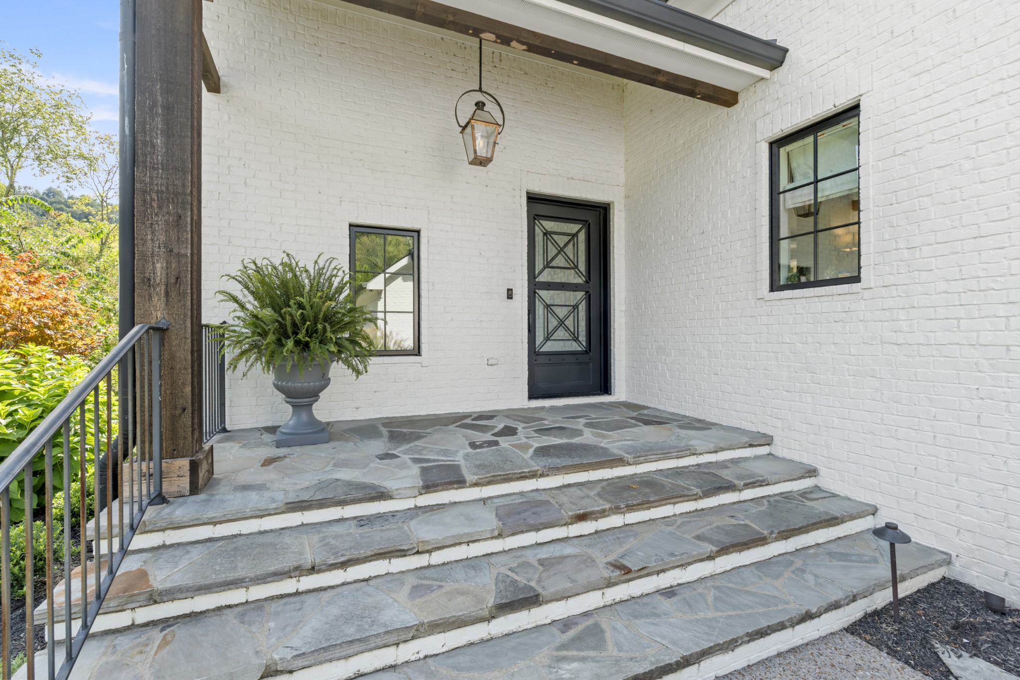 106 Treemont Ln
