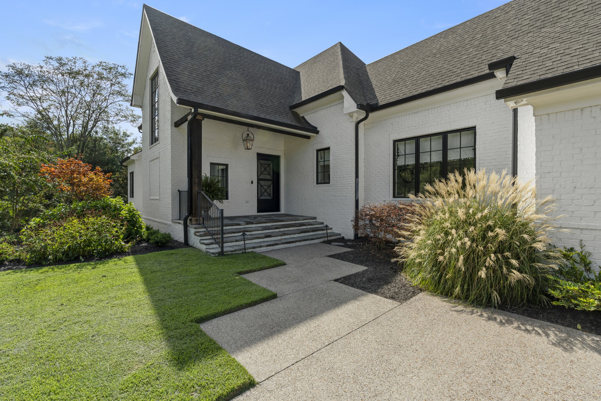 106 Treemont Ln