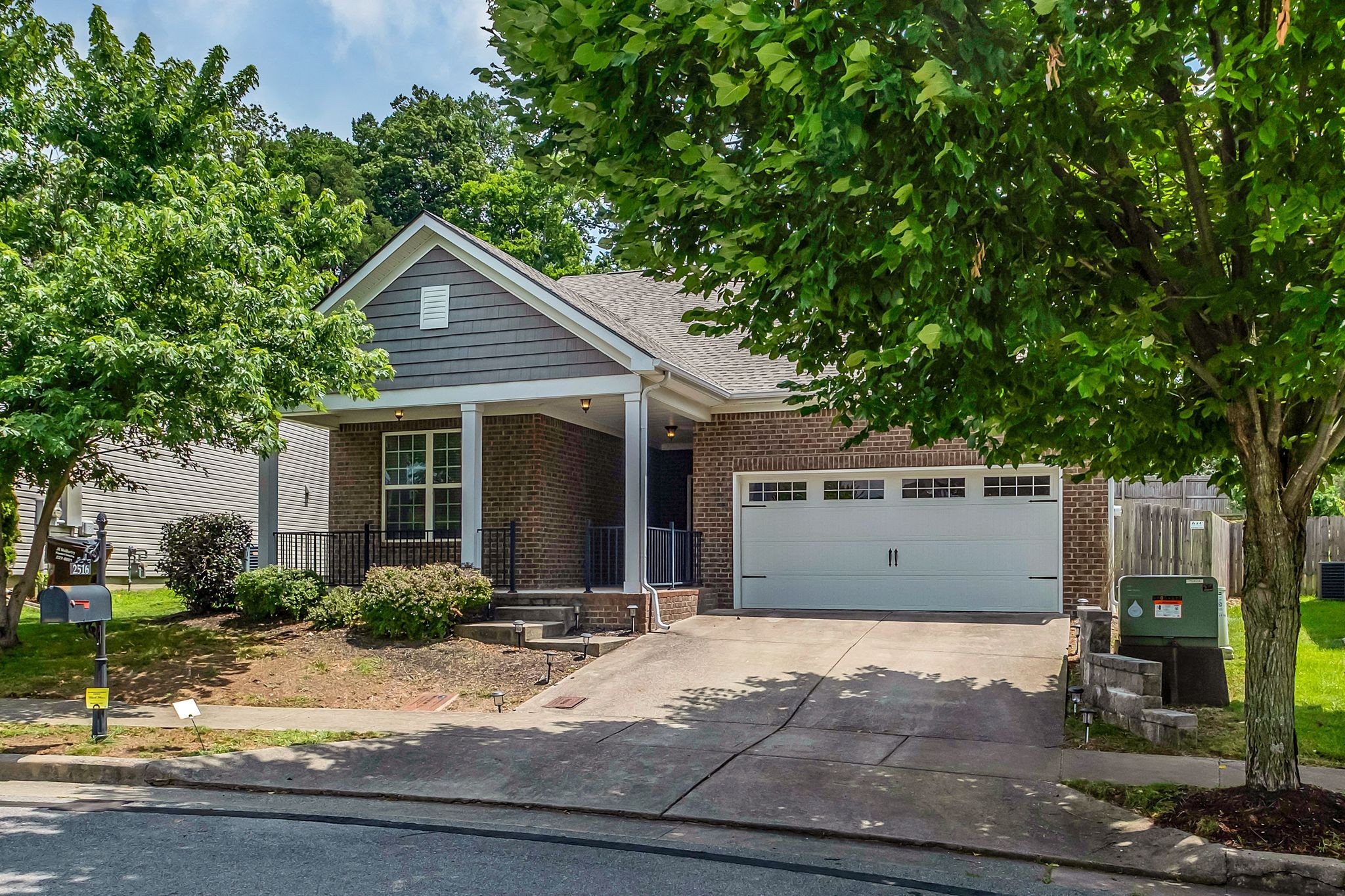 2516 River Trail Dr