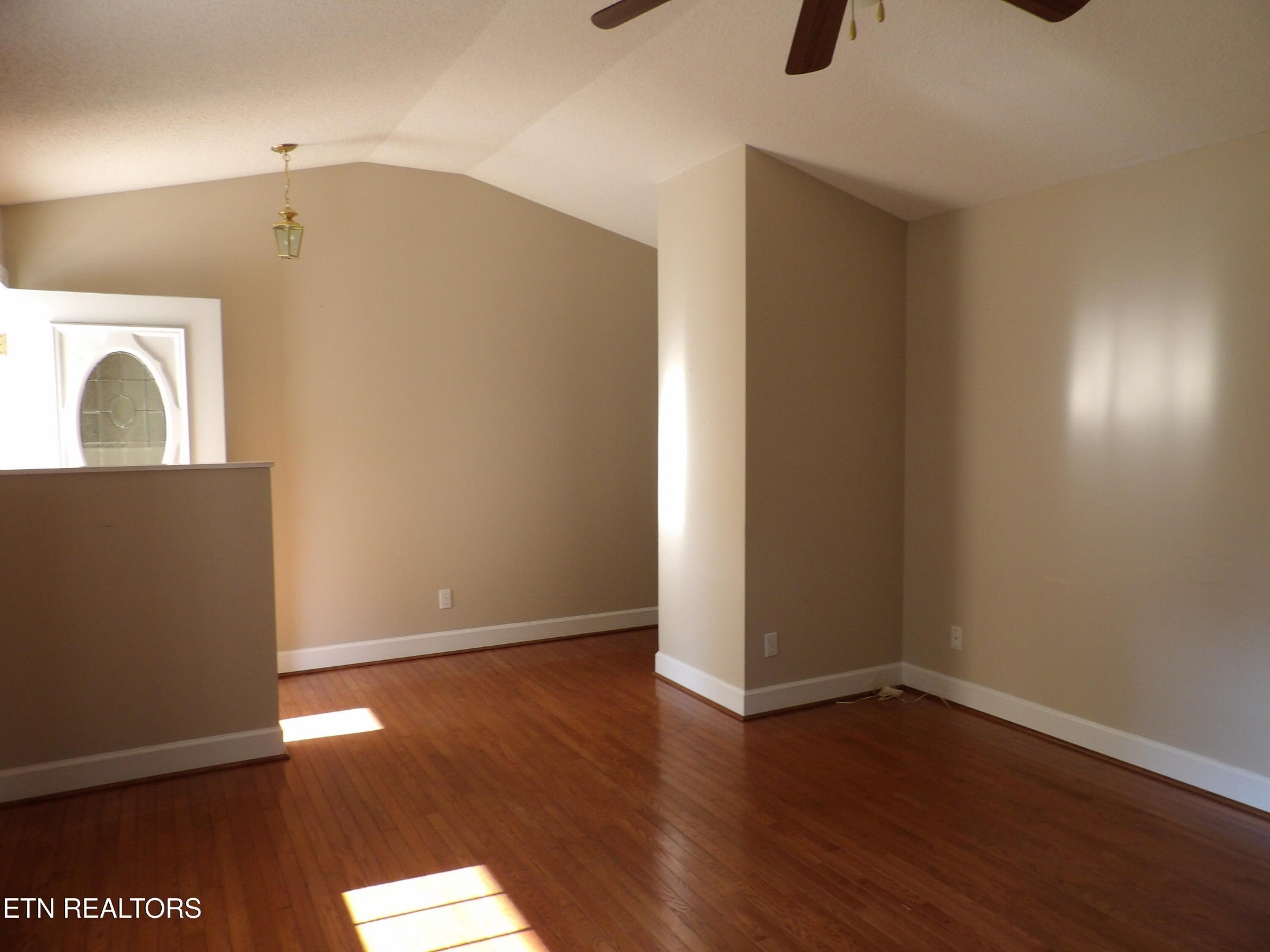 213 Kings Row