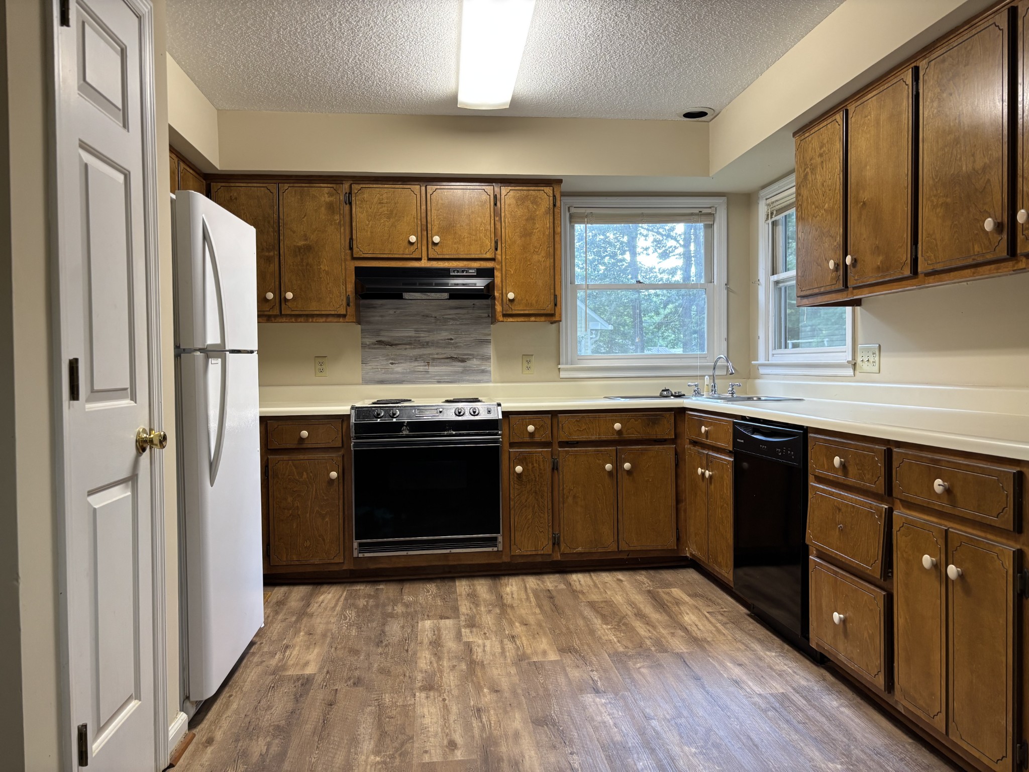 120 Bradbury Ct