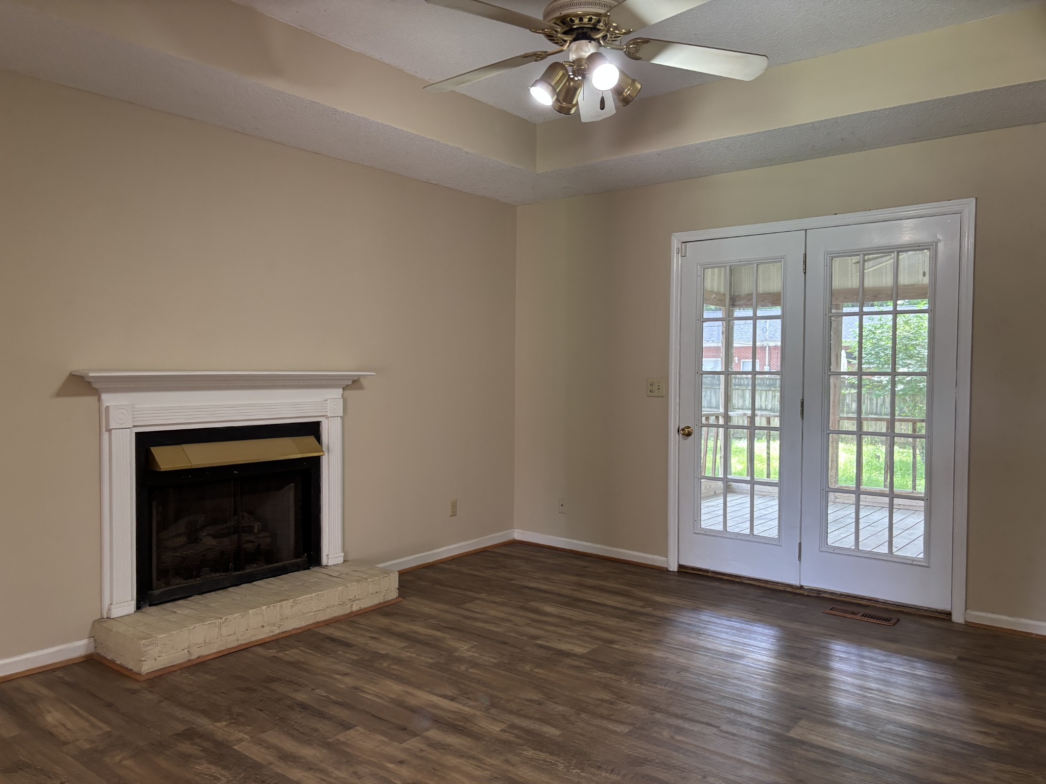 120 Bradbury Ct