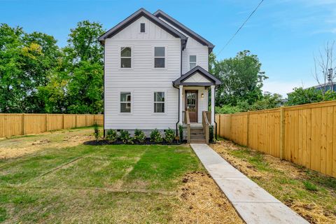 1739 14th Ave N Nashville TN 37208