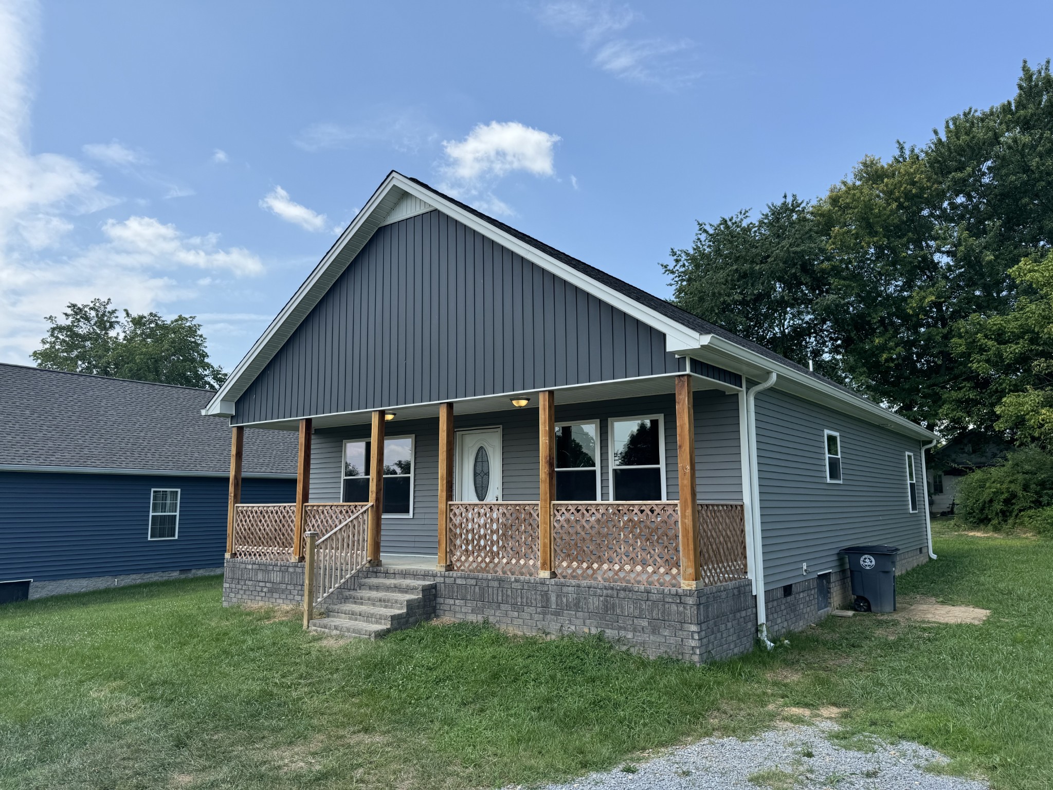 View Lafayette, TN 37083 house