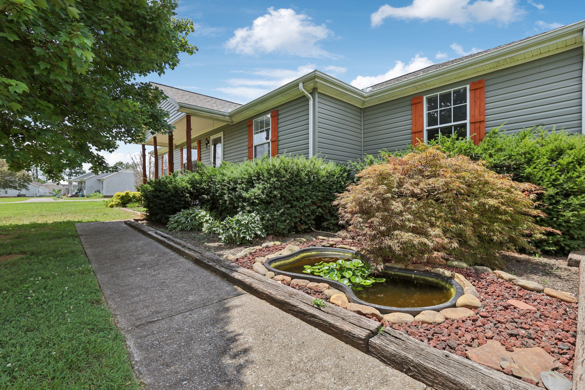 1812 Golden Valley Dr