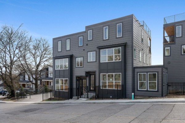 3123 River Dr