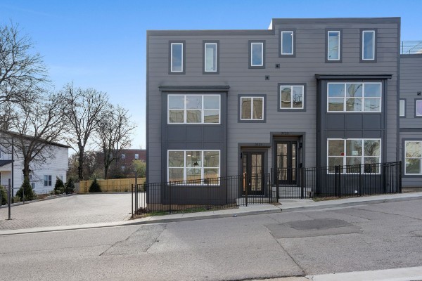 3123 River Dr