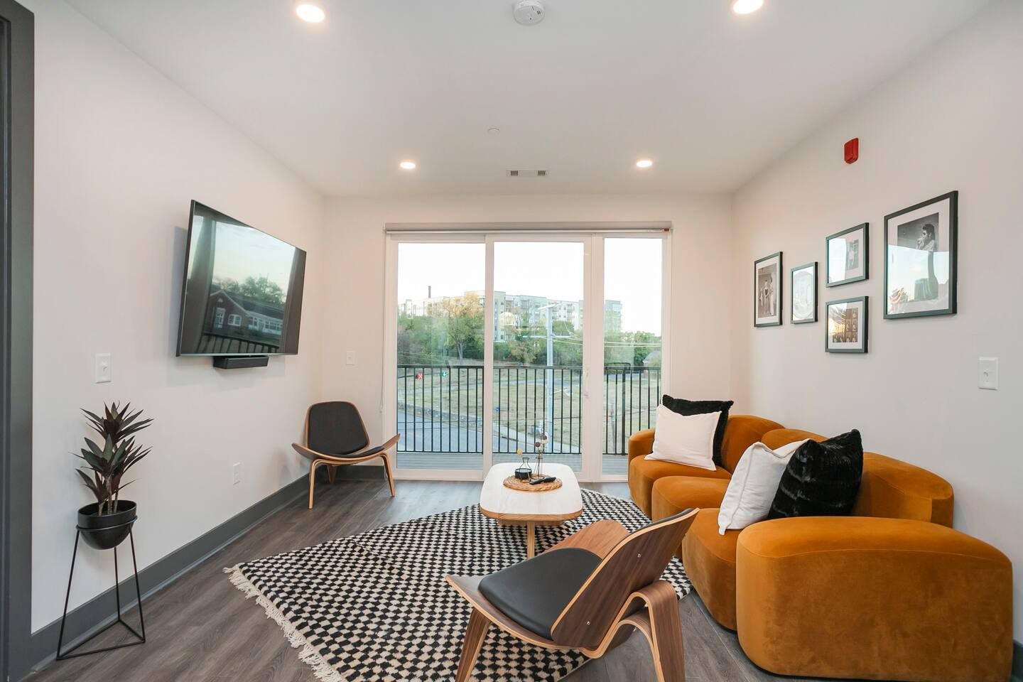 65 Lindsley Ave 313