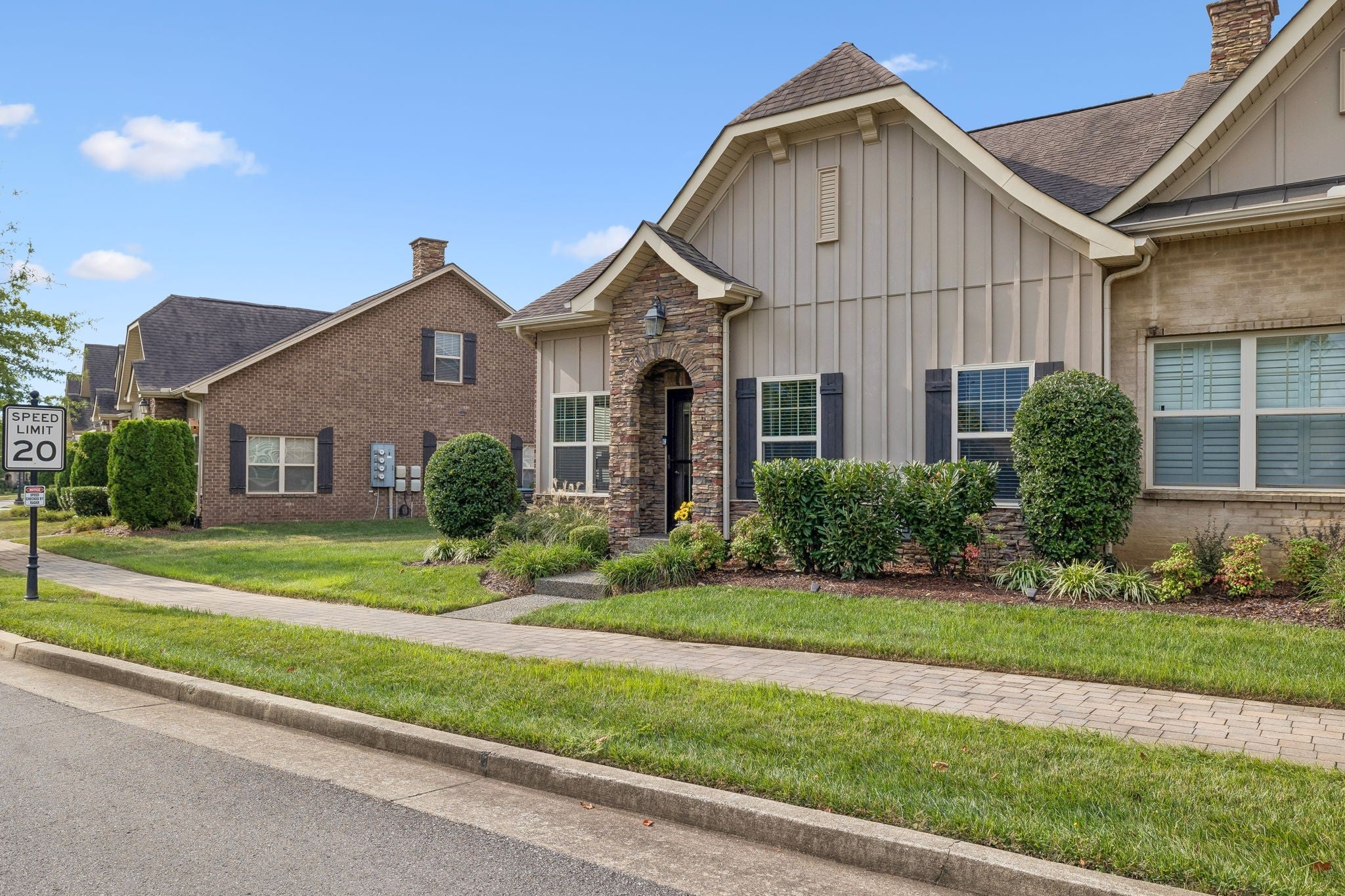 254 Glennister Ct