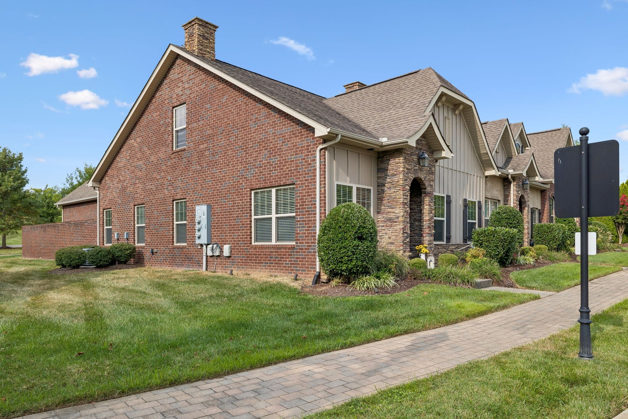 254 Glennister Ct