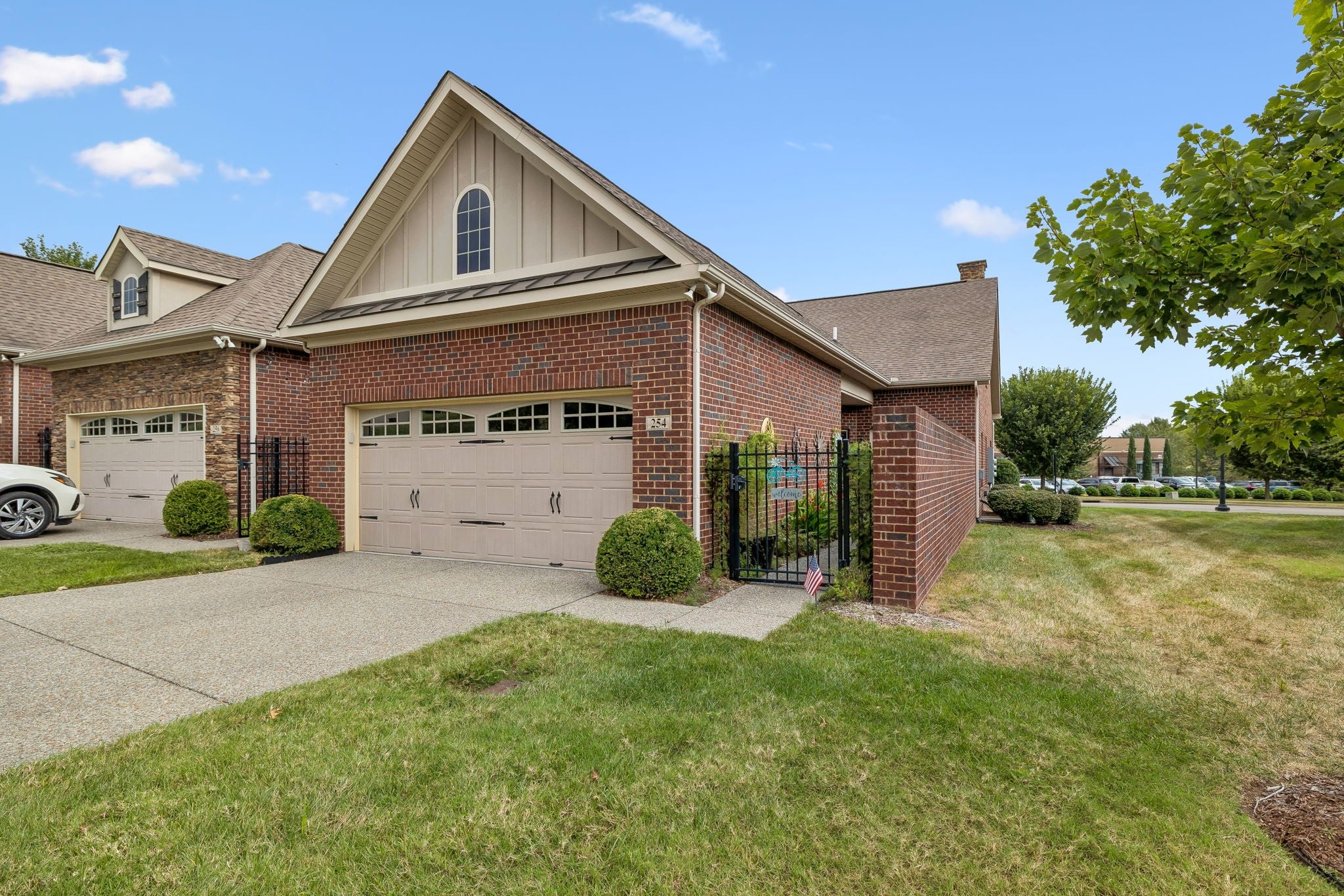 254 Glennister Ct