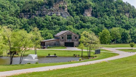 1054 Sunrise Cir Ashland City TN 37015